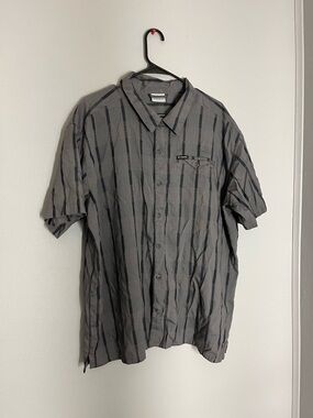 Columbia Men's Gray Striped Short-Sleeve Button-Down Shirt